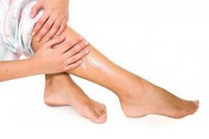 Treatment of varicose veins in the legs with ointment